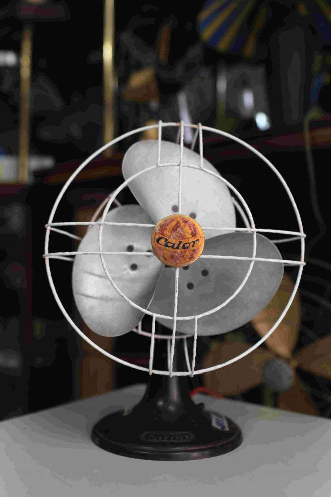 Calor Antique electric fan old art deco bakelite machine age vintage mid ce...