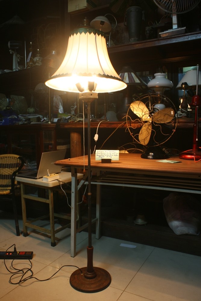 Eldshult floor lamp